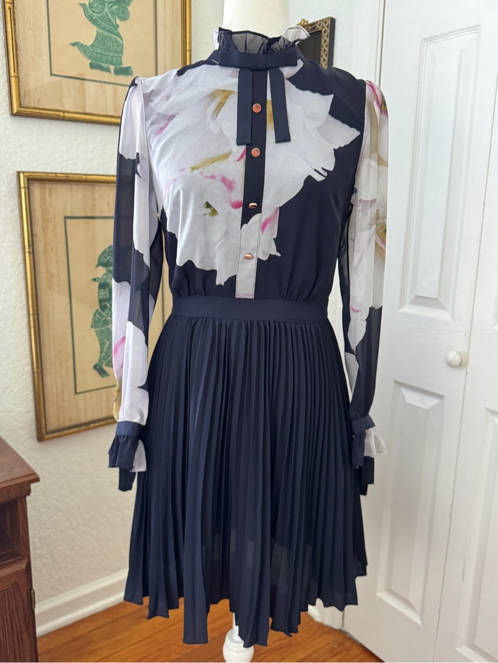 Ted Baker Ellona Gardenia Floral-Print Navy Pleated Long-Sleeve Dress sz 1